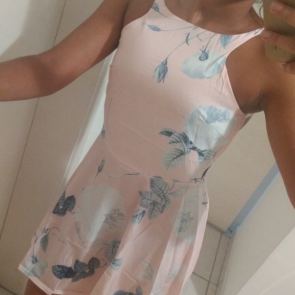 ✨3 for $20✨ Pink floral dress - Picture 4 of 5